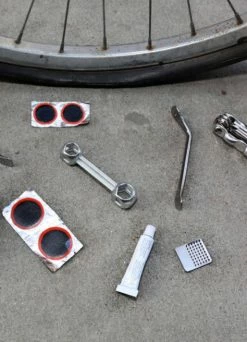 Kit De Réparation Vélo Du Cycliste - Kikkerland 8 Kit De Réparation Vélo Du Cycliste - Kikkerland -Accessoires vélo Soldes kit de reparation velo du cycliste kikkerland 2