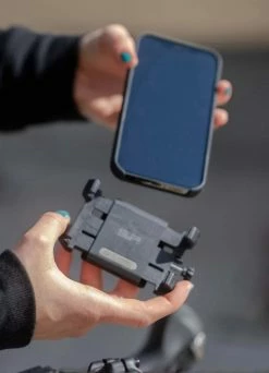 Support-smartphone Vélo Ajustable - SP Connect -Accessoires vélo Soldes support smartphone velo ajustable sp connect 2